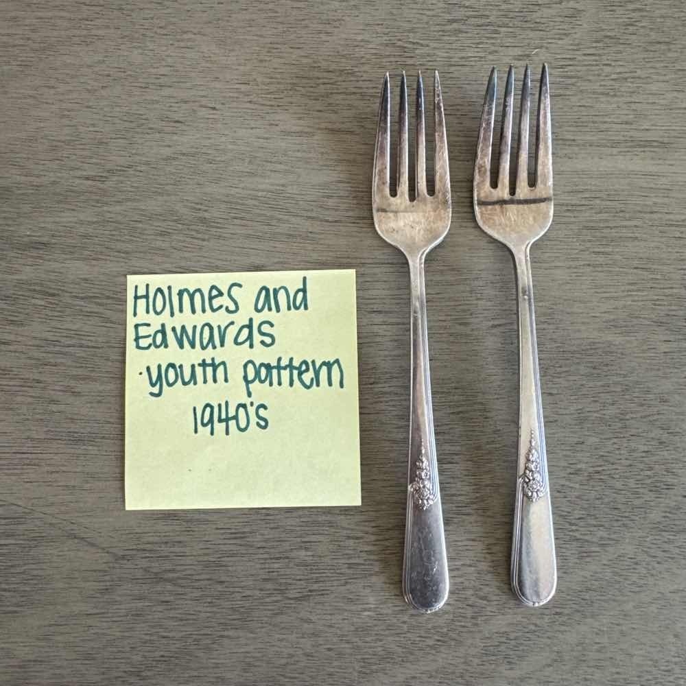 2 Holmes & Edwards Inlaid Youth 1940 Silverplate Dinner Forks Flatware‎